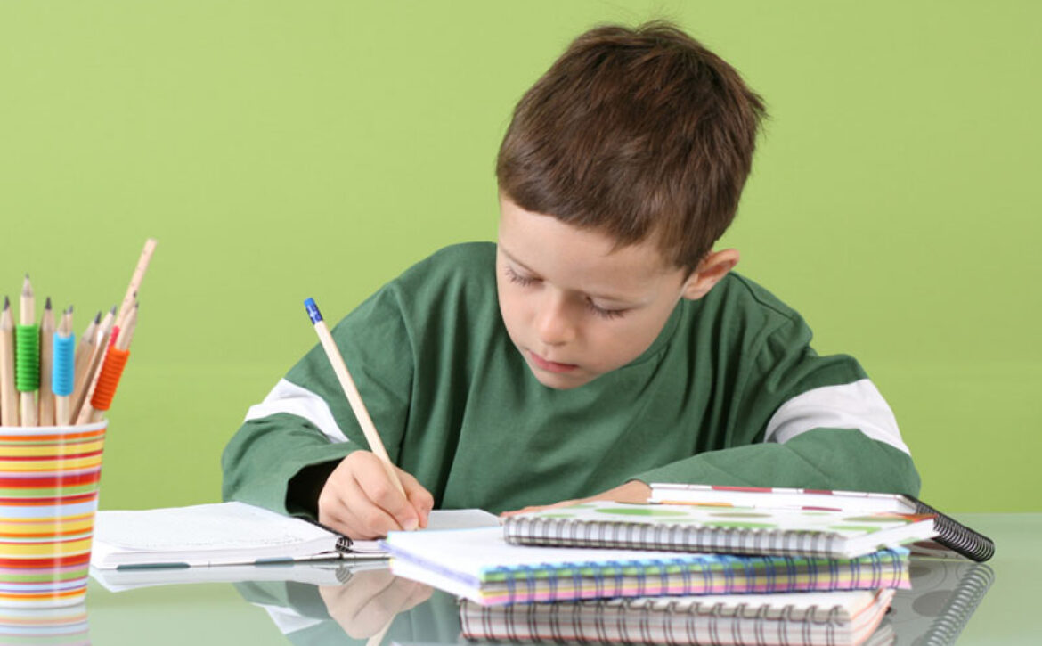 اهمیت تکالیف خانه در یادگیری پایدار دانش‌آموزان