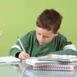 اهمیت تکالیف خانه در یادگیری پایدار دانشآموزان